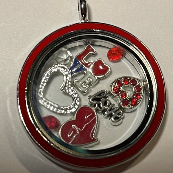 VALENTINE HEART Floating Memory Locket w/ Necklace NEW!! - Picture 1 of 3